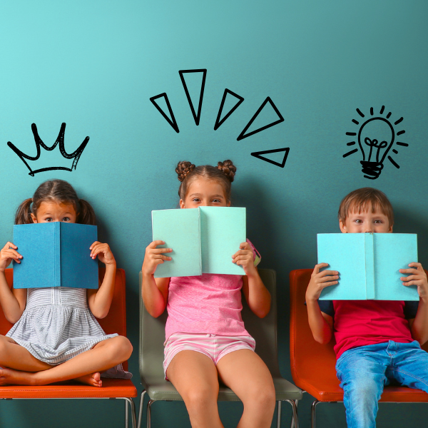 Des enfants lisant un livre
